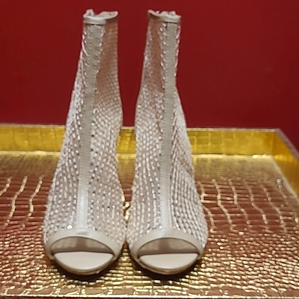 JESSICA CARLYLE  Women's peep toe booties, size 8.5, nude color sandle